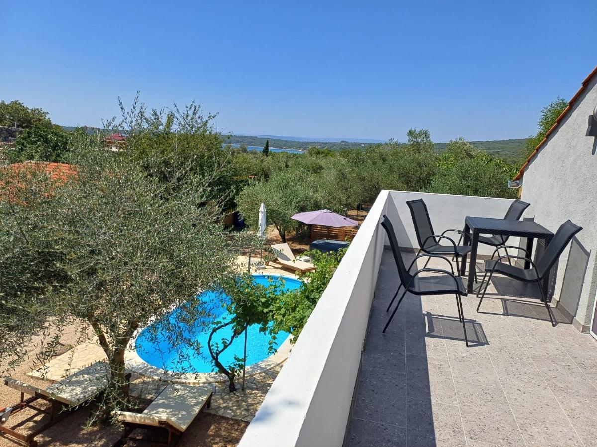 Holiday House Pulina Пунат Екстериор снимка